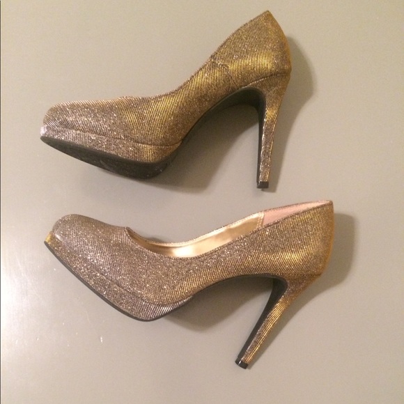FIONI Clothing Shoes - Sparkly two-toned Pumps